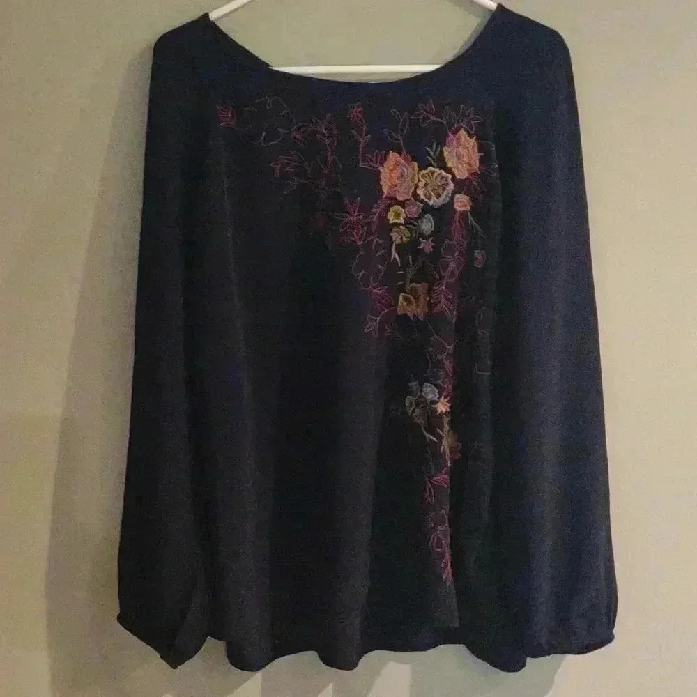 J. Jill Women's Large embroidered flower long sleeve navy blue top
